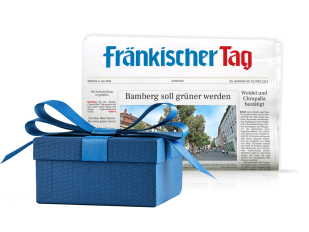 Abbildung der Zeitung des Fränkischen Tag, mittig gefaltet sowie ein blaues Geschenkpaket mit einer blauen Schleife.
